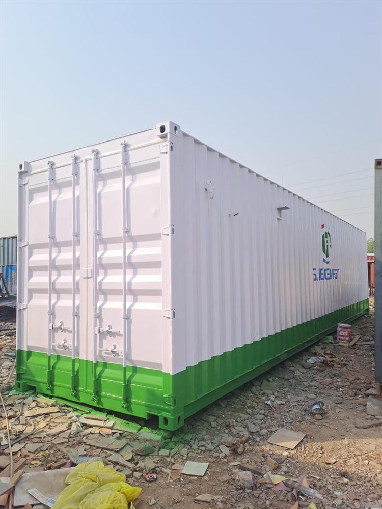 40 feet shipping container view 2